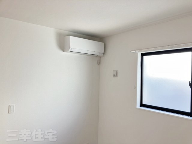 碧南市入船町の洋室|洋室5帖すべての居室にエアコンあります！