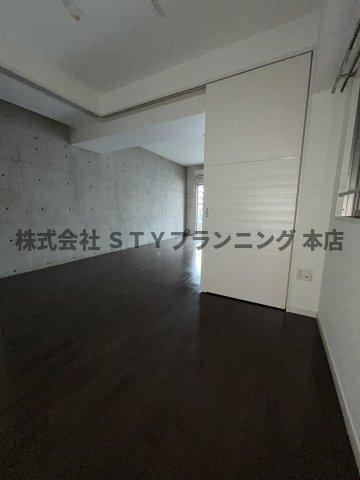 仲介手数料０円！ｔｈｅ　ｇｌａｓｓｅｓの洋室