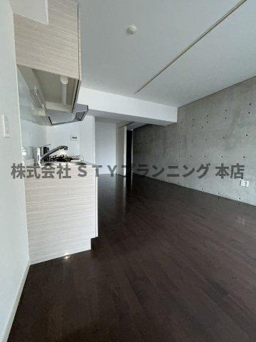 仲介手数料０円！ｔｈｅ　ｇｌａｓｓｅｓの居間・リビング