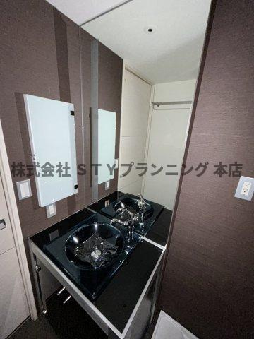 仲介手数料０円！ｔｈｅ　ｇｌａｓｓｅｓの独立洗面台