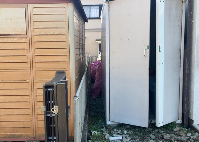 【外観】 | 家を建てる場合、方位は要チェックです。現実的に日当たりのよい家ならばリビングは南側、建築基準法でも北側に当たる家への配慮は求められています。土地を見学に行く際は、方位磁針を持って行くようにしましょう。