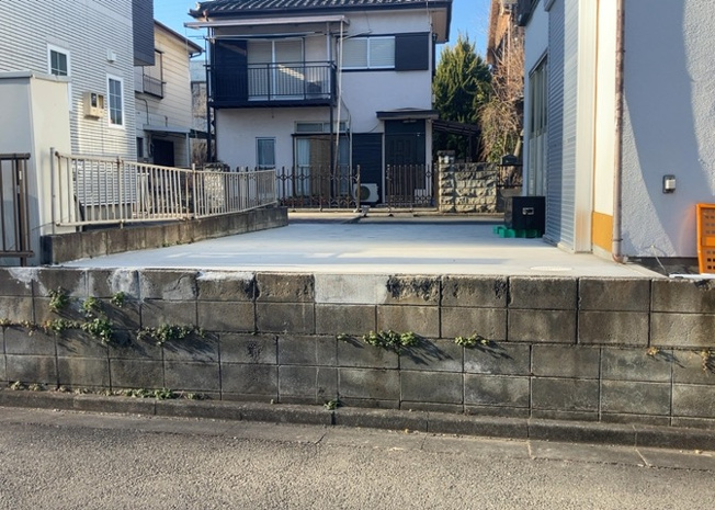 【外観】 | 現地に行くなら、物件の周囲の地形がどうなっているかを見ることも大切です。周辺より低くなっている土地では、大雨などで水が集まりやすいため、地盤が弱くなっているということも考えられるため、注意が必要です。