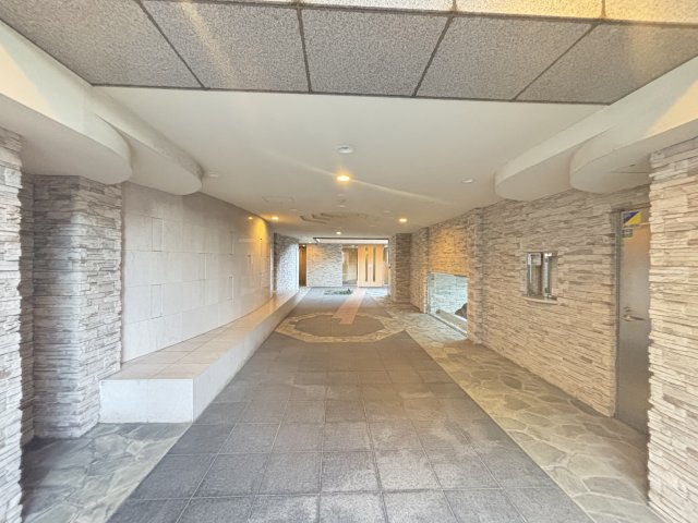 レイセニット西大寺ギャラリアのエントランス|エントランス