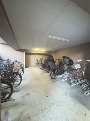 レイセニット西大寺ギャラリアの駐輪場|駐輪場