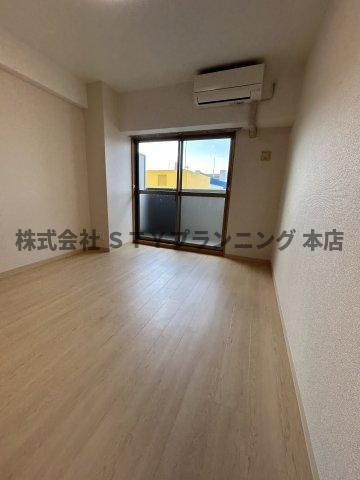 仲介手数料０円！リアライズ松原の居間・リビング