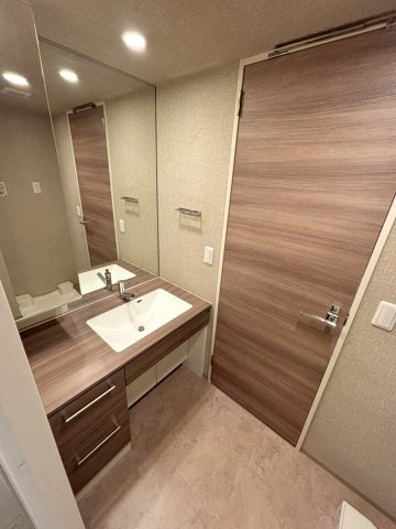 アドグランデ朝霞台ブライトステージの独立洗面台|洗面台/収納があるので、洗面台を広くご利用いただけます！