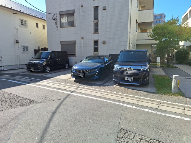 フローラの駐車場