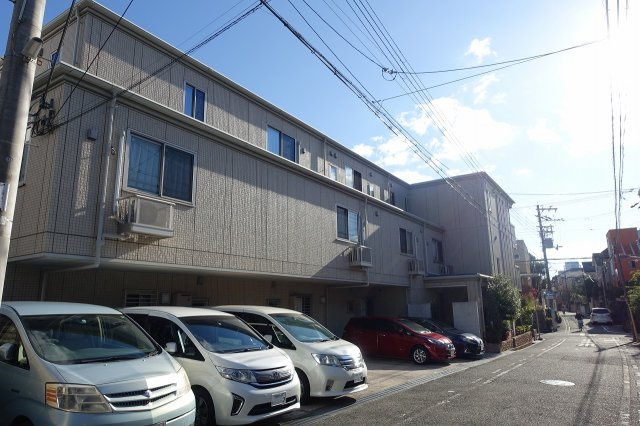 YUSEI RESIDENCE 甲子園の駐車場