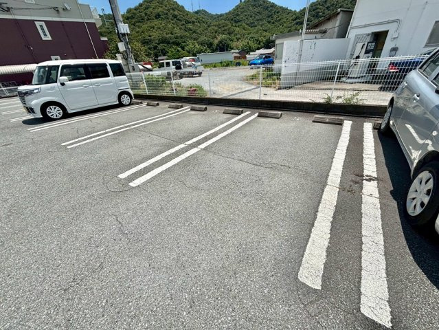 エテルナの駐車場