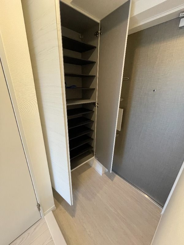 ウテナ西麻布の玄関