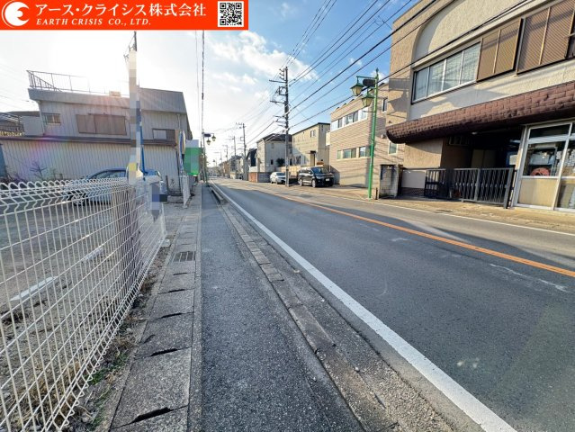 【前面道路含む現地写真】 | 柏市南逆井5丁目 | 新しい家が増えても、空の広さはそのまま。春には桜、夏には青空、秋にはやわらかな光。季節ごとに表情を変える街で、長く暮らせる安心を。