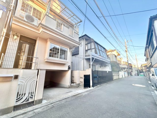 杉並区松ノ木1丁目　中古戸建の前面道路含む現地写真|2026.01.12撮影

現地ご見学希望・資料請求などお気軽にお問い合わせ下さい！
03-5990-5201