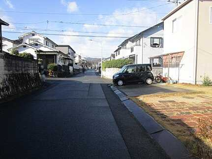 広島市安佐南区伴東８丁目　新築一戸建て(全2棟)の前面道路含む現地写真
