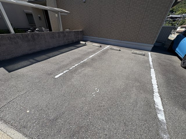グランシャリオの駐車場