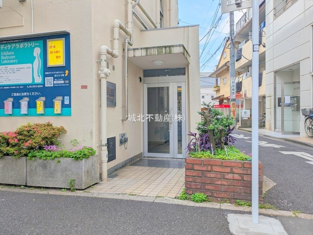 ハイマンションウェスト高円寺のエントランス