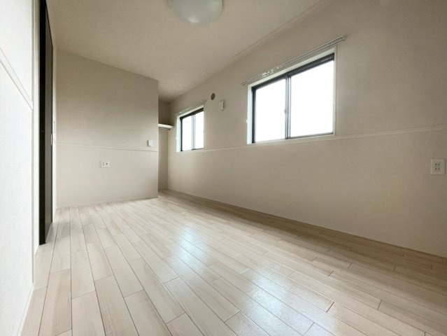 【寝室】 | レサンス八街