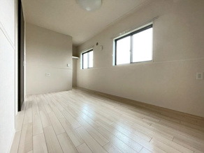 【寝室】 | レサンス八街