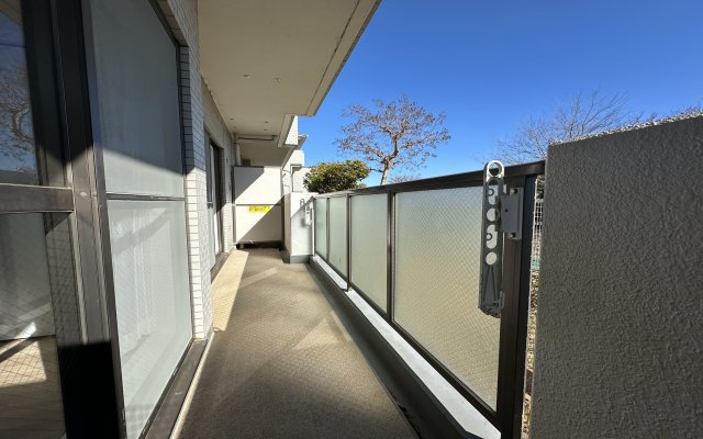 鴨居第一ハイツイーストヒルのバルコニー|南東向きで陽当りの良いバルコニーは、風通りも良く洗濯物の渇きも早く家事の時短にもなりますよ。