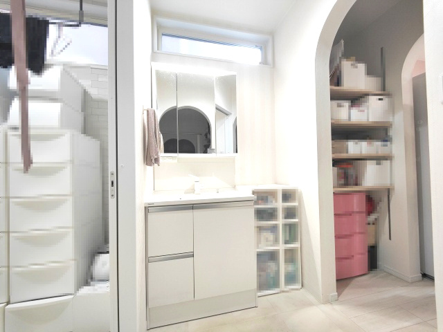 高島市勝野中古戸建の独立洗面台