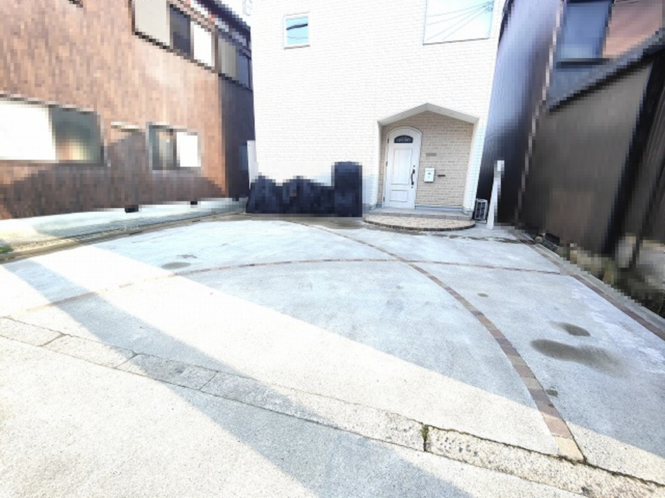 高島市勝野中古戸建の駐車場