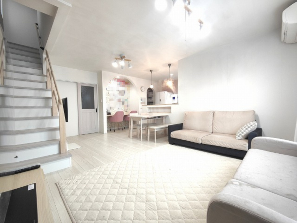 高島市勝野中古戸建の居間・リビング