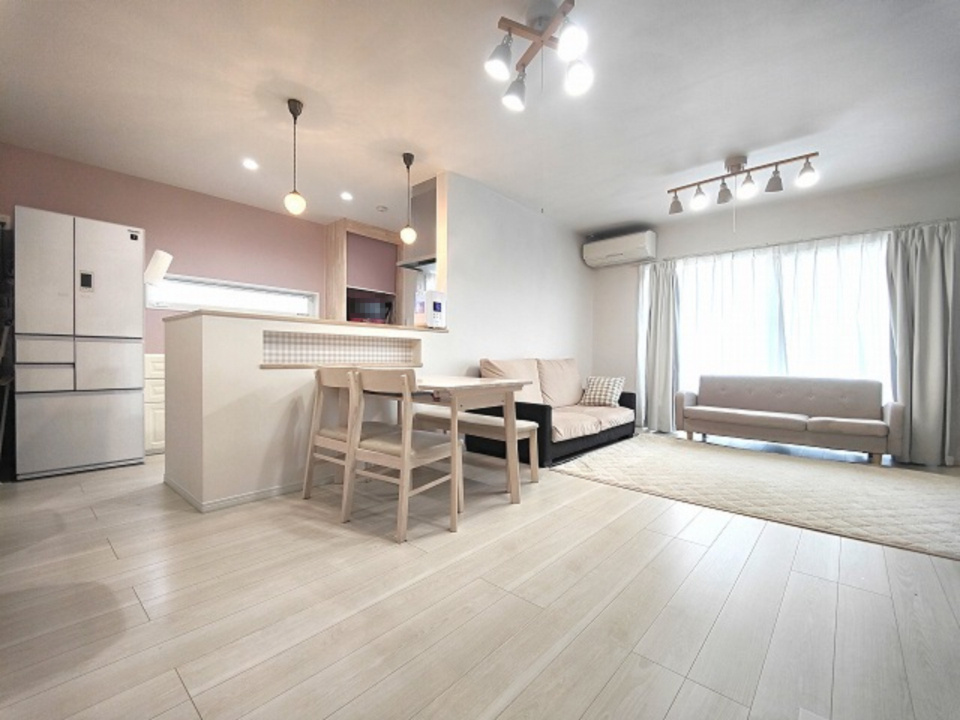 高島市勝野中古戸建の居間・リビング