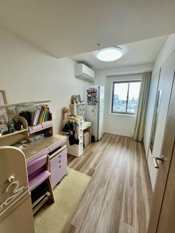 HARUMI FLAG SUN VILLAGE T棟の洋室|約５帖の洋室になります。