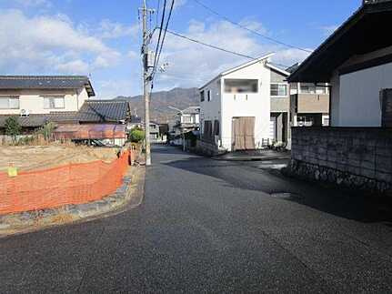 広島市安佐南区伴東８丁目　新築一戸建て(全2棟)の前面道路含む現地写真