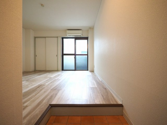 大阪市旭区生江１丁目の賃貸マンションの玄関