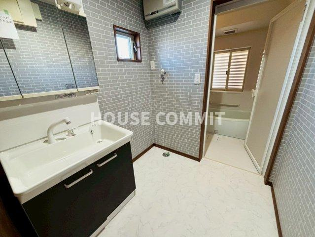 並木町　中古戸建の独立洗面台