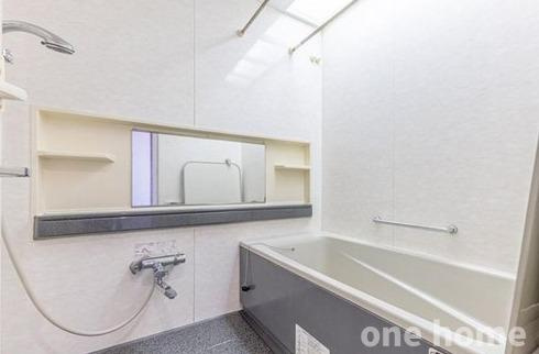 ルネペアズシティの浴室|◆広々とした浴室です！浴室暖房乾燥機が搭載され、ヒートショックも安心！年間を通して快適なバスタイムをお楽しみいただけます！