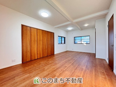 【洋室】 | 宇都宮市鶴田町再生住宅 | 洋室はお手入れのしやすいフローリング仕様です。普段はフロアモップなどを使って、簡単にお掃除していただけます◎