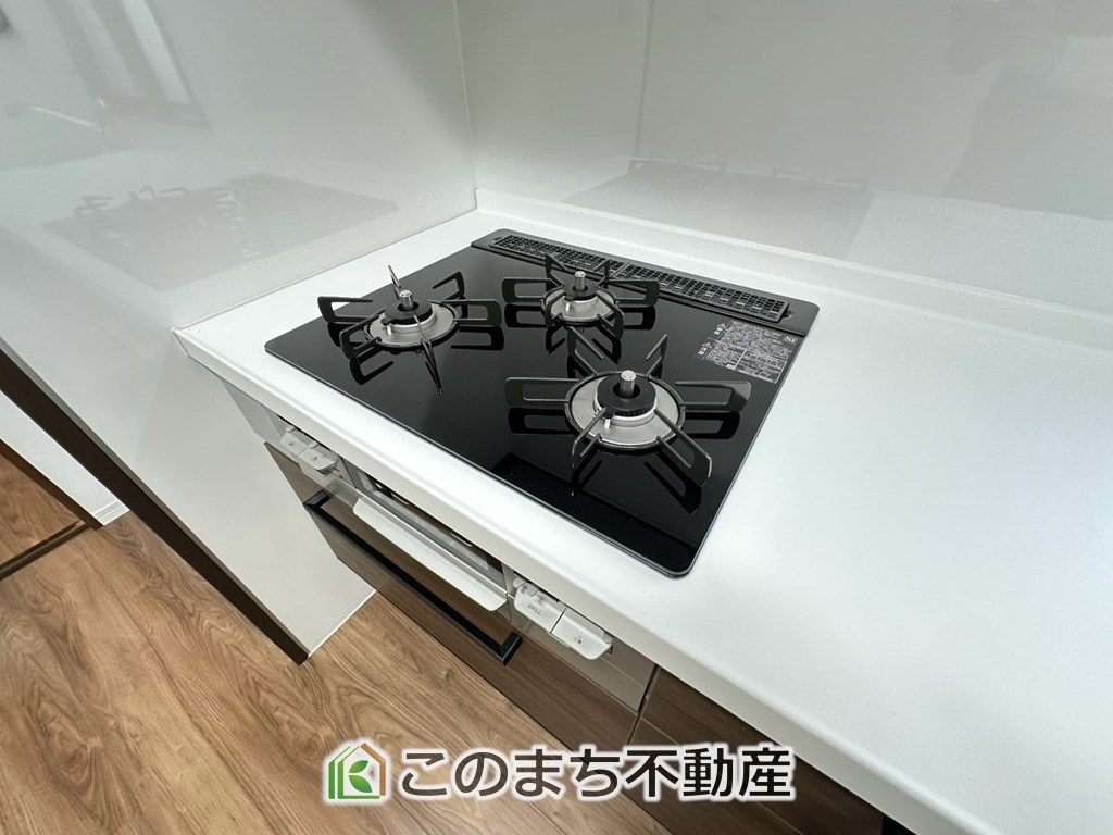 宇都宮市鶴田町再生住宅のキッチン|リフォーム施工例※イメージ写真のため、建具やフローリング、その他仕様が異なる場合がございます。