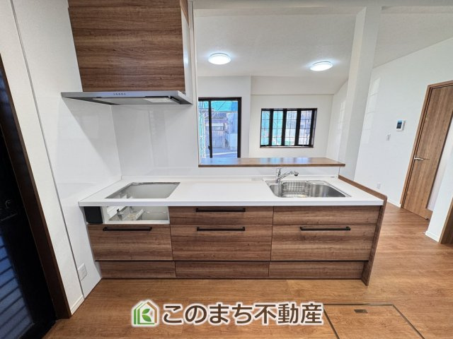 宇都宮市鶴田町再生住宅のキッチン|人気の対面式キッチン☆料理をしながらご家族とコミュニケーションが取れます♪