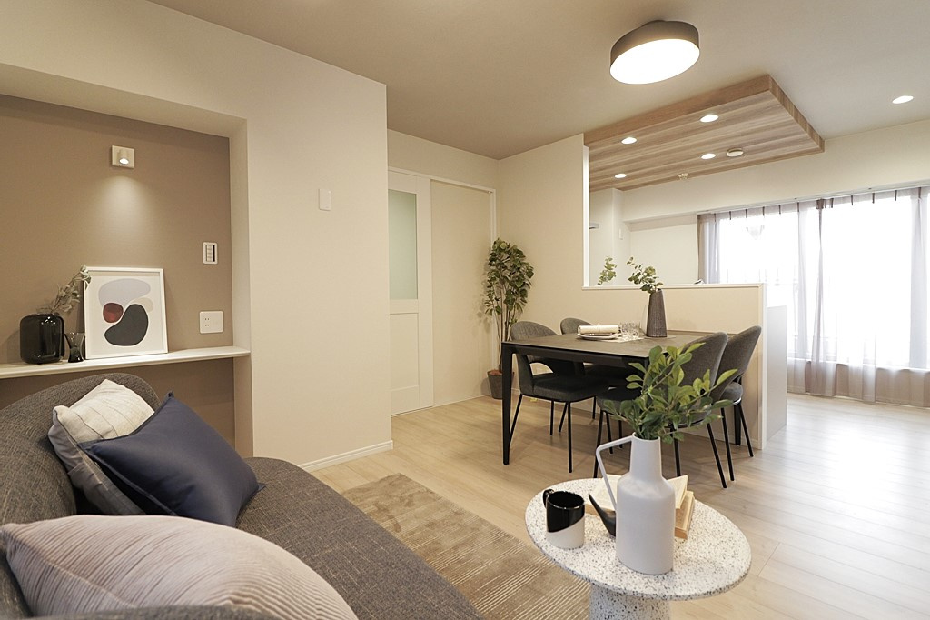 ユニ・アルス真田山南の居間・リビング