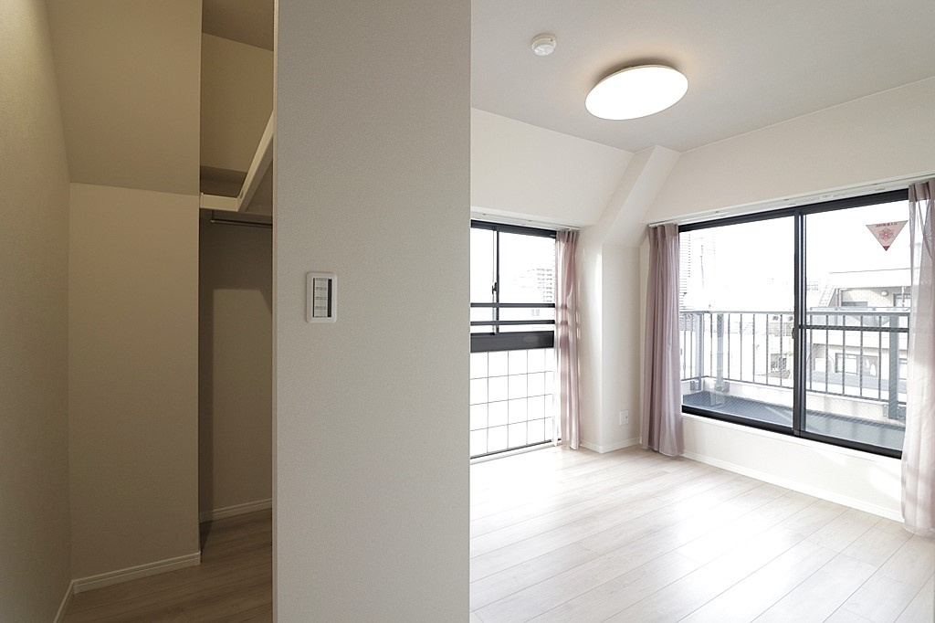 ユニ・アルス真田山南の洋室