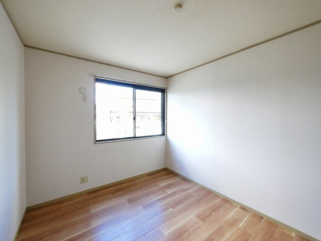 ファミールスギモトⅠの子供部屋|子供部屋としても使い勝手の良いお部屋です