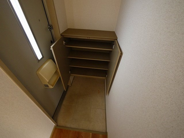 ファミールスギモトⅠの玄関|ゆったりとした玄関です