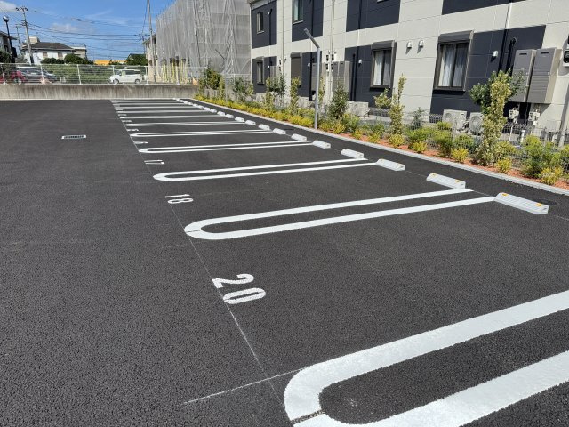 ユウカ フローラの駐車場