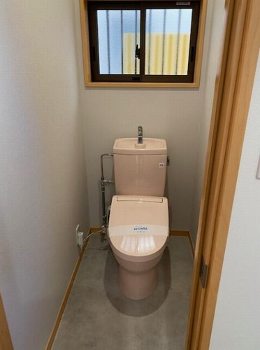 【トイレ】 | 【仲介手数料０円】茅ヶ崎市高田4丁目　中古一戸建て | 茅ヶ崎市高田4丁目　中古一戸建て