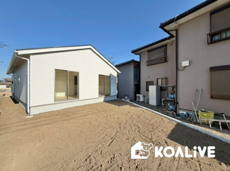 【外観】 | 完成済み！いつでも新生活を始めることができます。
開放感あるLDK！
陽当り、風通しも良い暖かな住まいです。
KOALIVE （コアライブ）【0120-919-727】