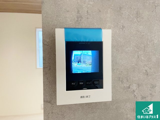 伊丹市中野北　新築一戸建ての防犯設備|カラーモニターインターホン！声だけでなく来訪者の姿や顔がモニターで確認できるので、小さなお子様がいらっしゃるご家庭でも安心できます！