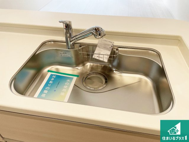 伊丹市中野北　新築一戸建ての設備|蛇口の先端に浄水器を内蔵しています！原水と浄水、お湯と冷水、シャワーの切替えがワンタッチなので用途によって使い分けられます。