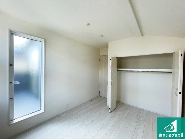 伊丹市中野北　新築一戸建ての洋室|シンプルな洋室は、自分好みのインテリアが楽しめます♪ご家族とインテリアや家具を選びに行くのは新築購入時の醍醐味の一つです。ぜひお楽しみください♪