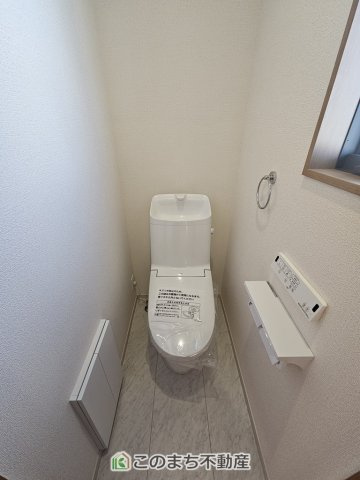 いろどりアイタウン那須塩原市西幸町のトイレ|小窓から換気ができて清潔なトイレスペース☆