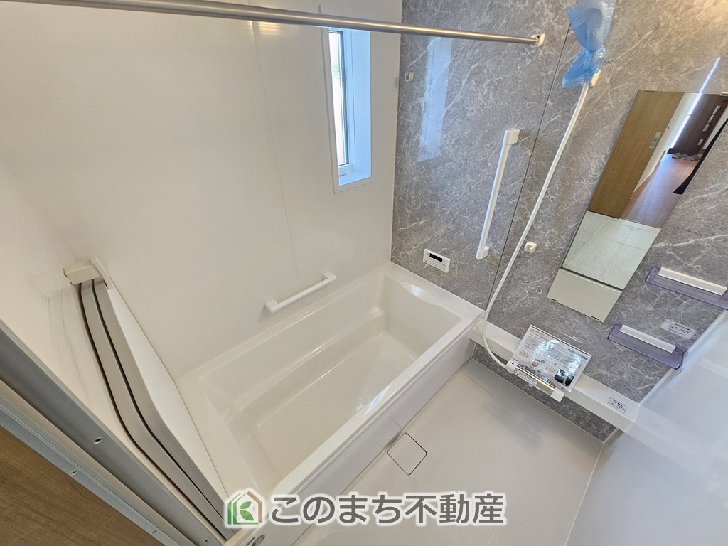いろどりアイタウン那須塩原市西幸町の浴室|ゆったりと入れるフルオートバスはお子様との団らんバスタイムが楽しめます♪
足を伸ばしてゆったりくつろげる１坪バスルームです☆
