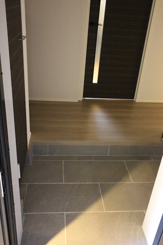 ナンバーアンフィニの玄関