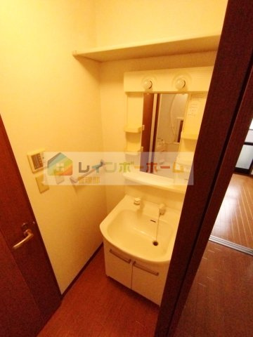 ディアス若葉の洗面所|201号室の画像となります。