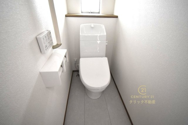 ハートフルタウン 　水戸市笠原町974番　Aのトイレ|１階と２階、２ヶ所に清潔なトイレ。
毎日使う空間と機能だから、いつまでも清潔なスペースであってほしいのがトイレです。