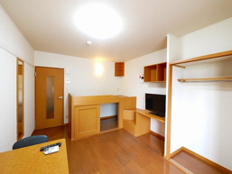 こちらのリビングで趣味の時間をお楽しみください